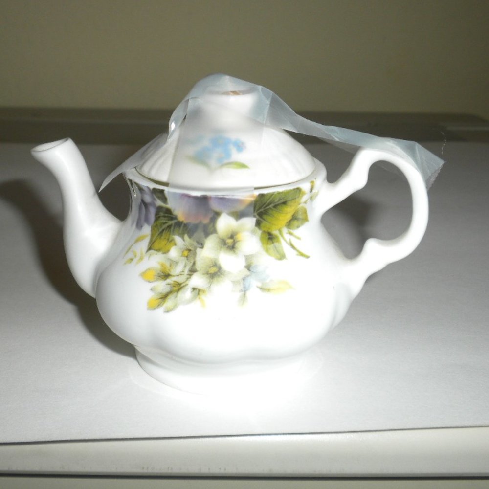 Sadler mini teapot